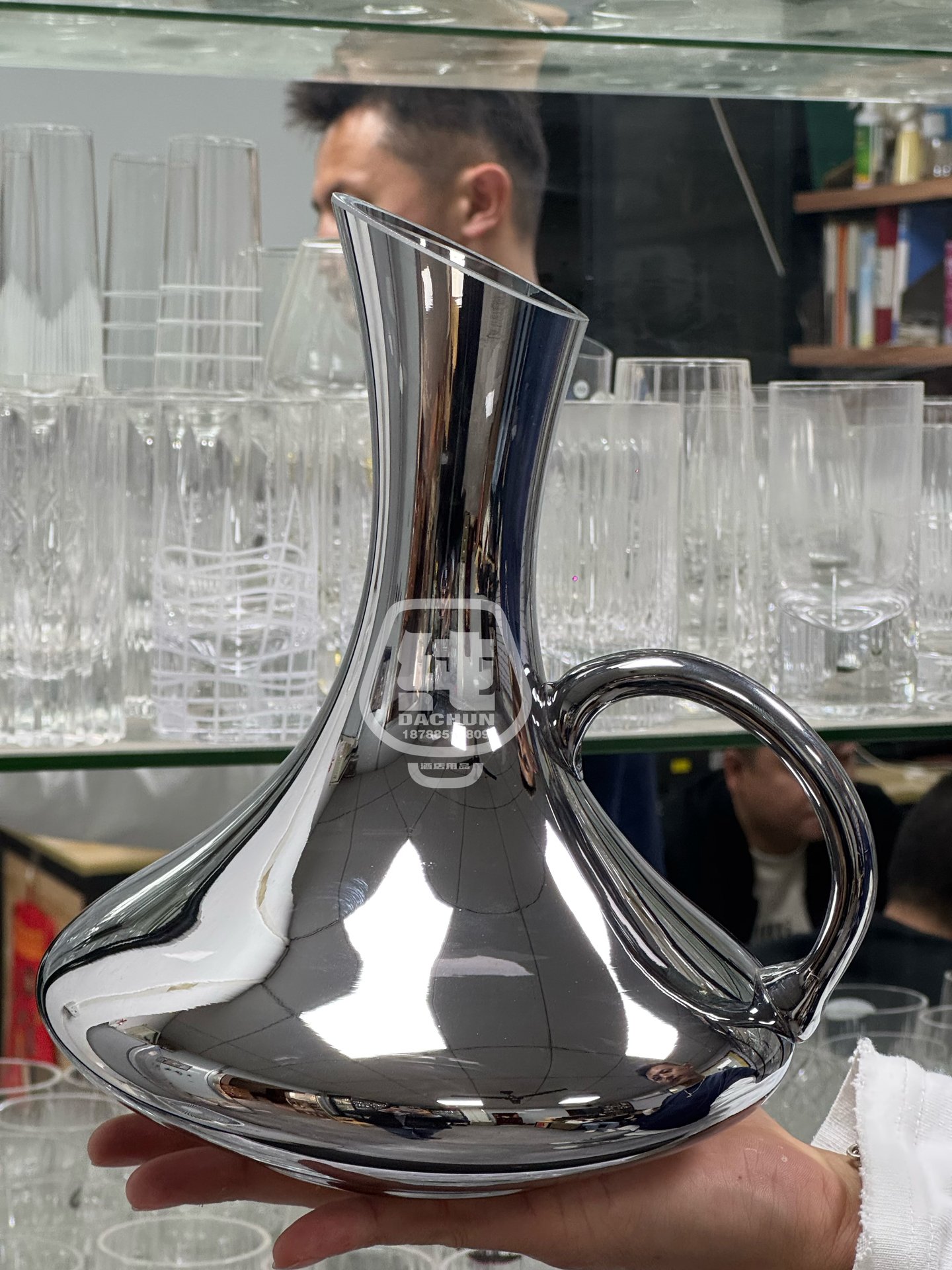 浅灰色醒酒器